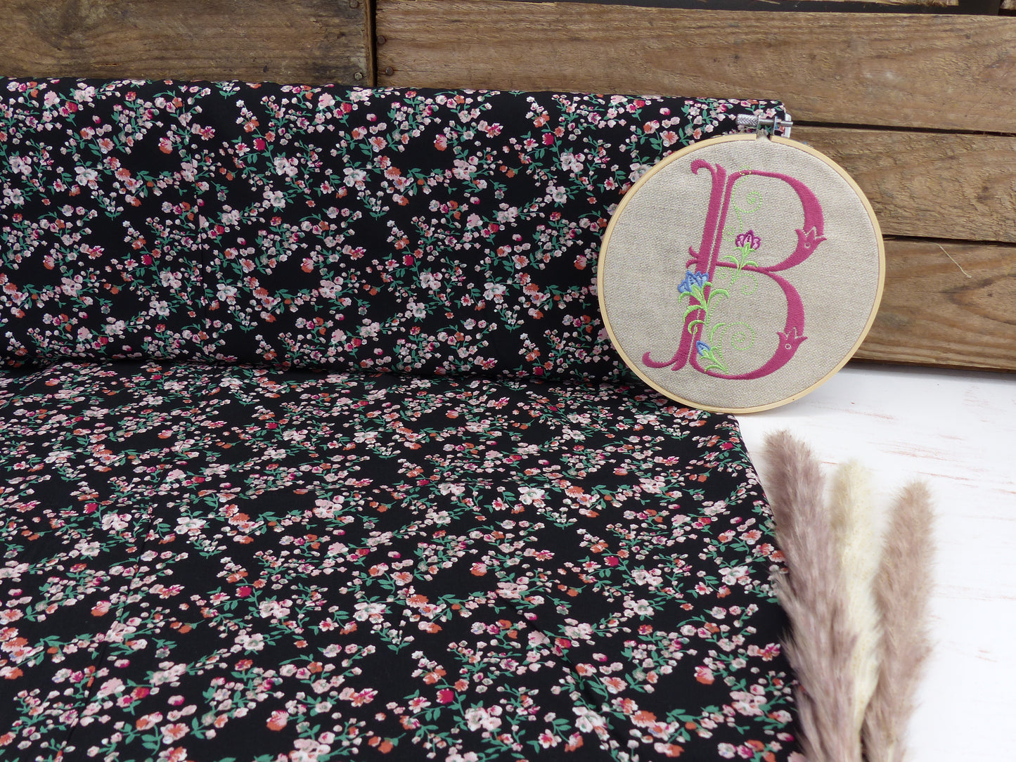 Viskosedruck Blümchen schwarz