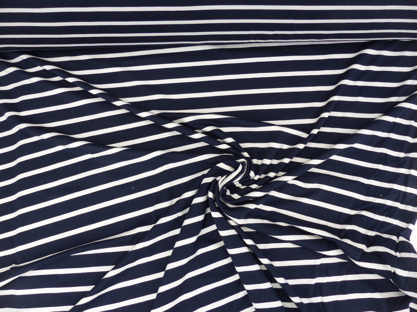 Viskosejersey-Streifen-navy