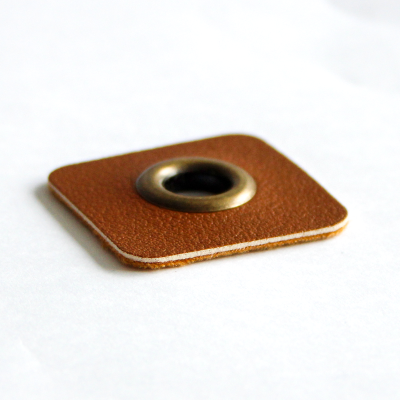 Lederimitat Ösenpatch/Durchlass 8mm