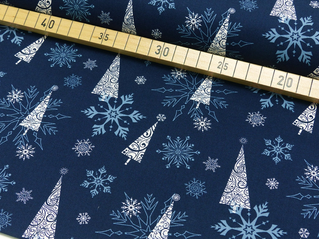 Baumwolle- Webware- Weihnachten mit Tannen und Schneeflocken