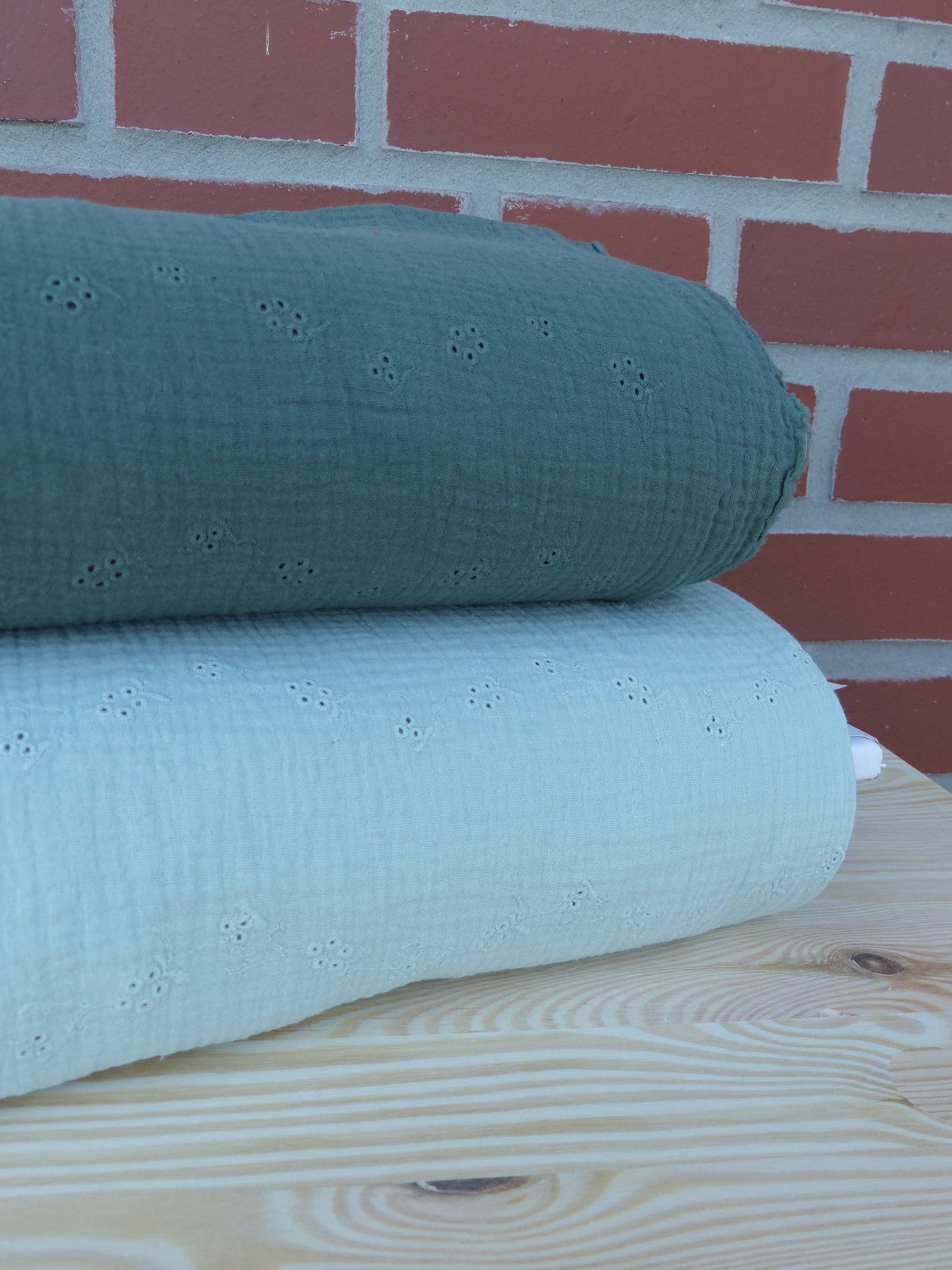 Musselin, Lochstickerei, Jade