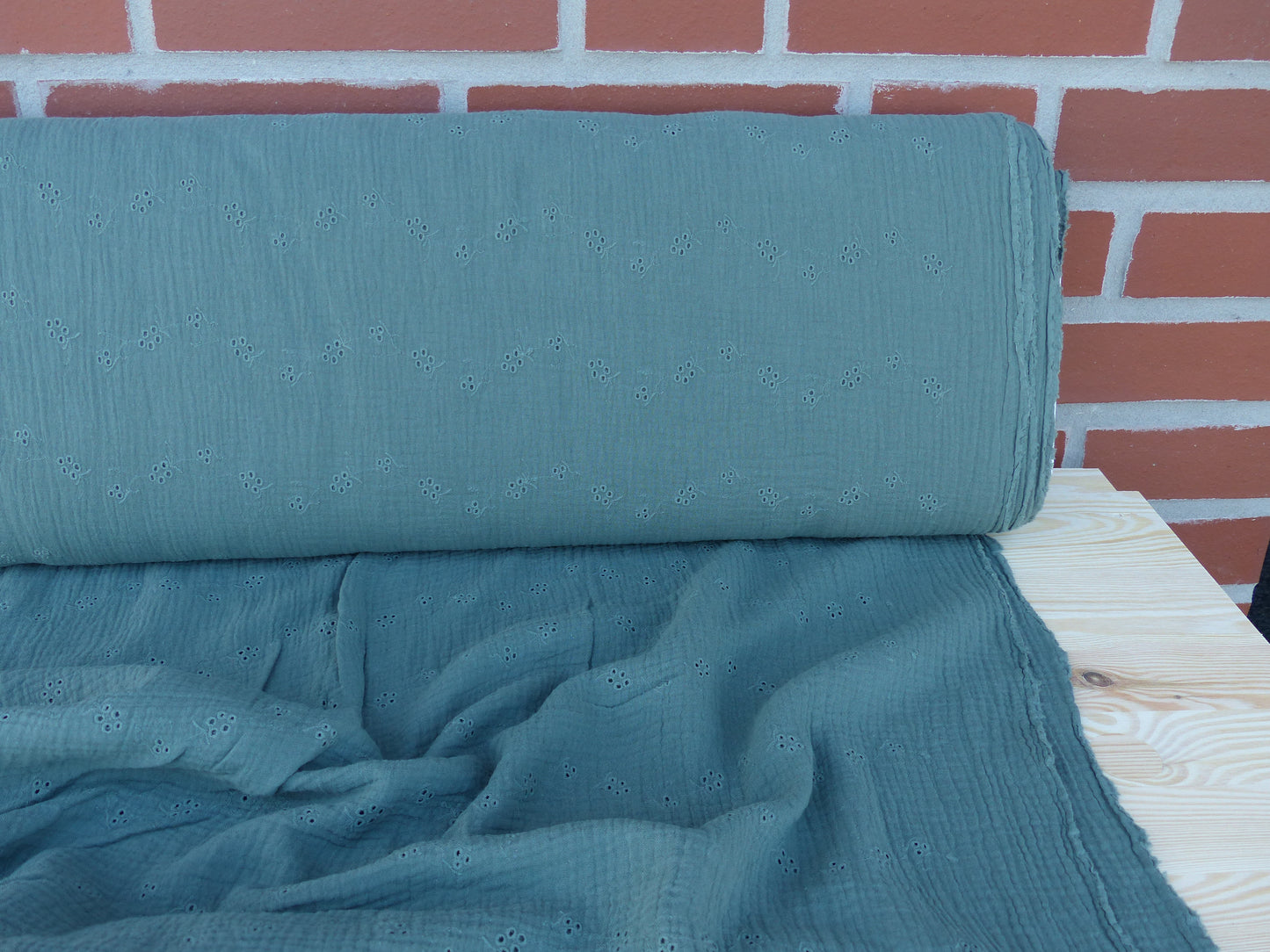 Musselin, Lochstickerei, Jade