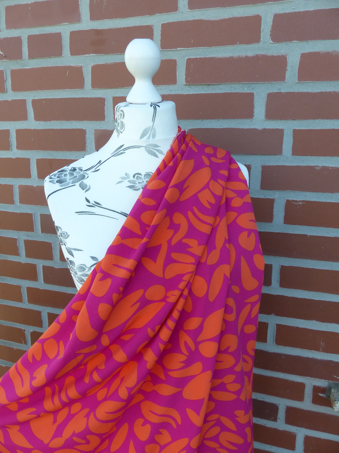 Magnolia Stretch "Abstract" Fuchsia