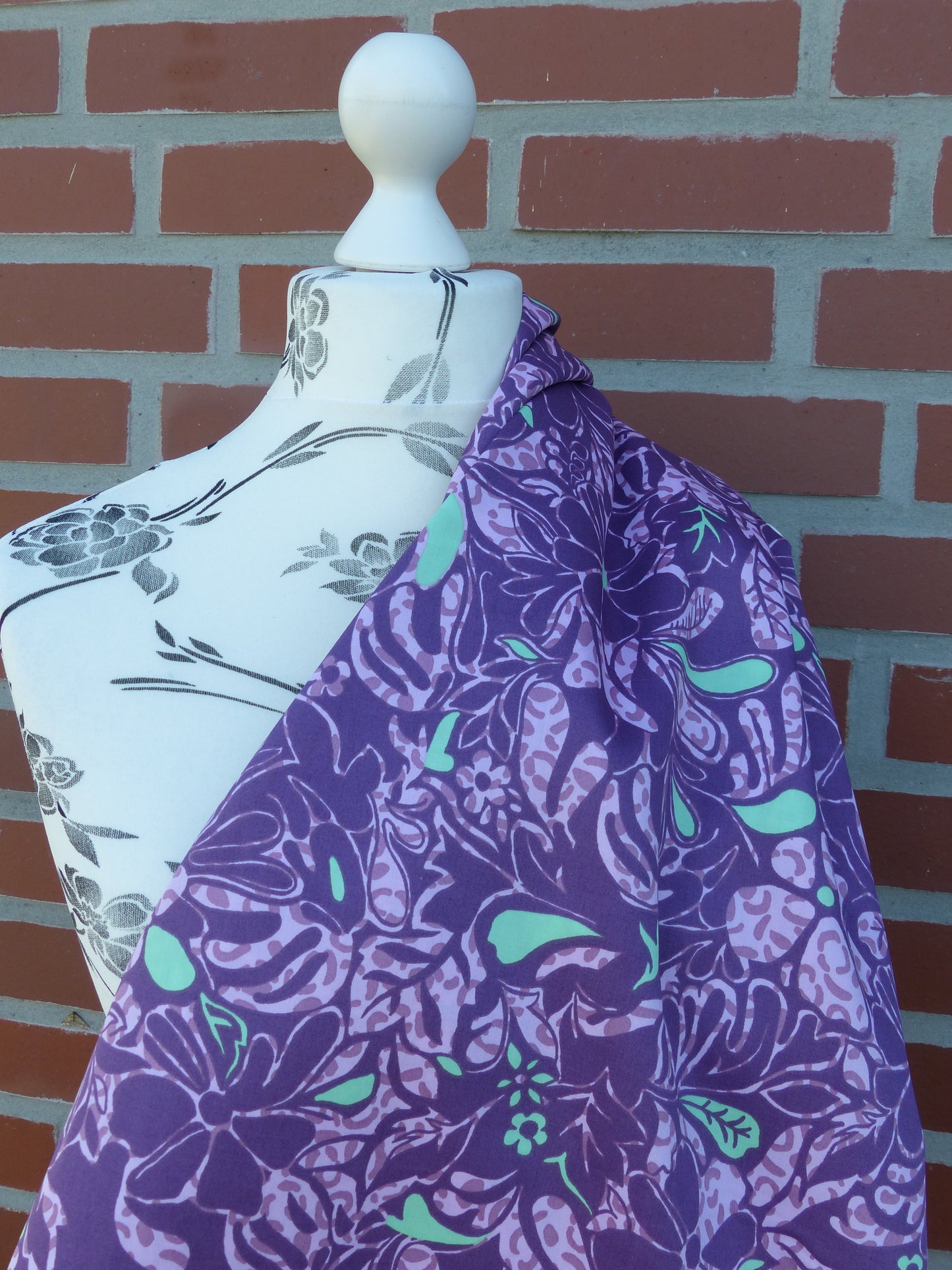Cotton Satin "Blumen" Lila